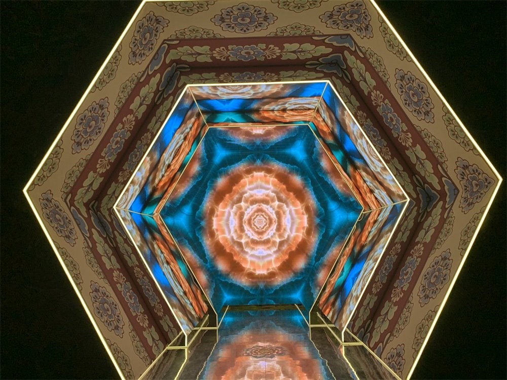 中國(guó)國(guó)家博物館“華彩萬(wàn)象——石窟藝術(shù)沉浸體驗(yàn)”現(xiàn)場(chǎng)。人民網(wǎng)記者 韋衍行攝