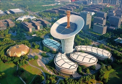 位于武漢光谷未來(lái)科技城的武漢新能源研究院大樓（2022年7月9日攝）。程敏攝/本刊