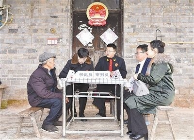  圖②：調解現(xiàn)場。