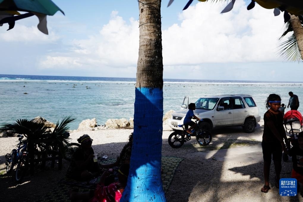 1月20日，當?shù)厝嗽阼斠惶幒┬蓍e娛樂。新華社記者 王申 攝