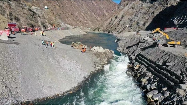 卡拉水電站實現(xiàn)大江截流。受訪者供圖