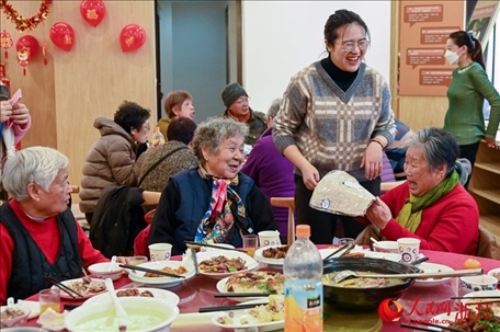 活動準備了抽獎環(huán)節(jié)。人民網(wǎng)記者 葉賓得攝