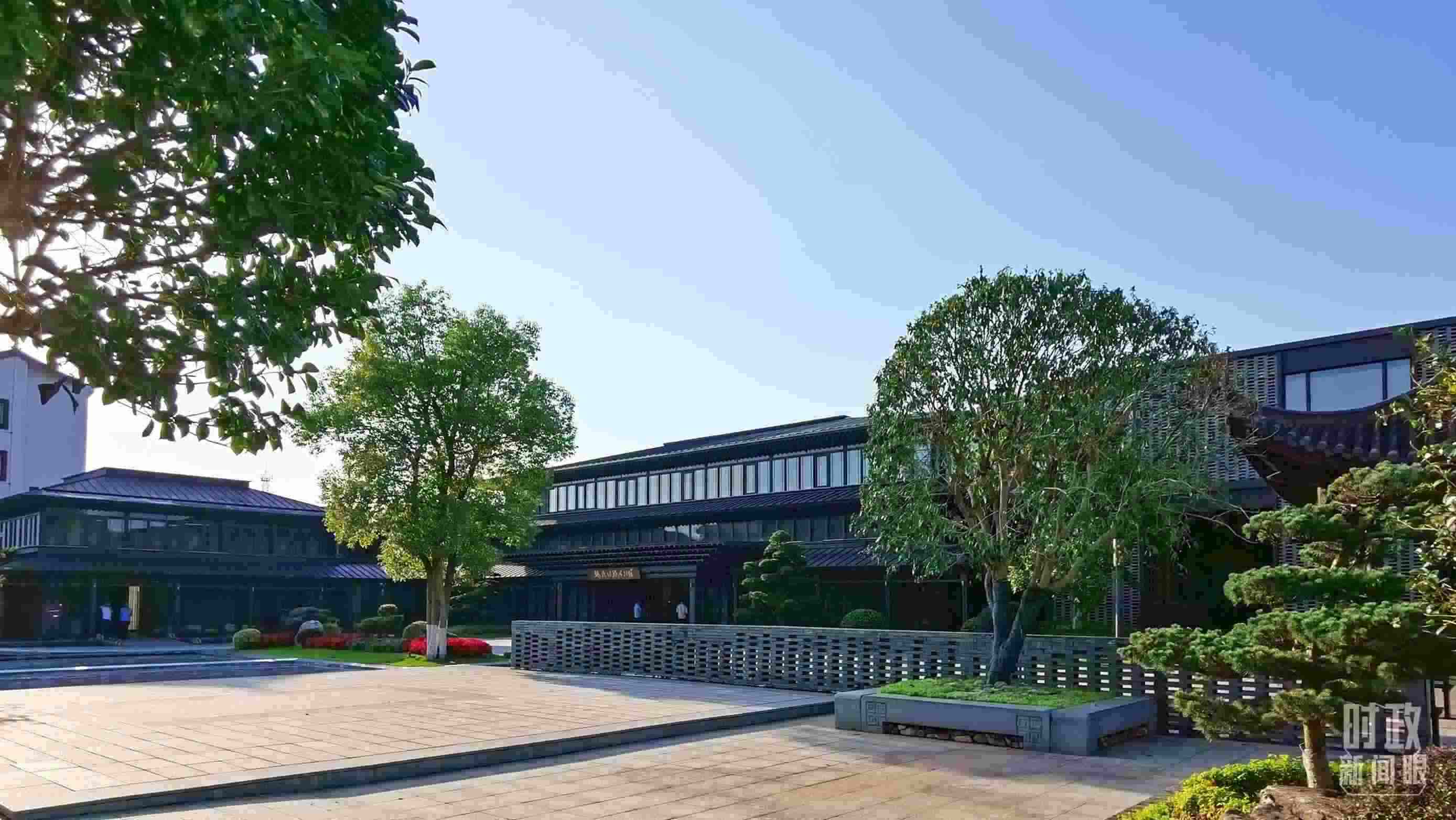 △楓橋經(jīng)驗陳列館。2023年9月，習近平來到這里考察，強調(diào)要發(fā)展好新時代“楓橋經(jīng)驗”。（總臺央視記者陳漢章拍攝）