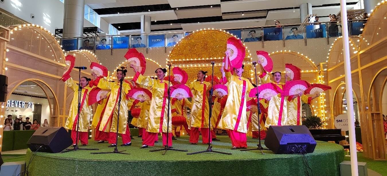 開幕式上活力四射的文藝節(jié)目引得觀眾陣陣喝彩。紅溪禮示大學(xué)孔子學(xué)院 供圖