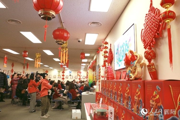 現(xiàn)場(chǎng)洋溢著濃郁的新春氛圍。人民網(wǎng) 許可攝