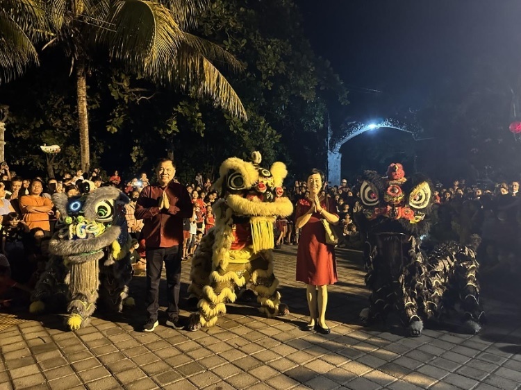 舞獅表演。巴陵康孔子學(xué)院供圖