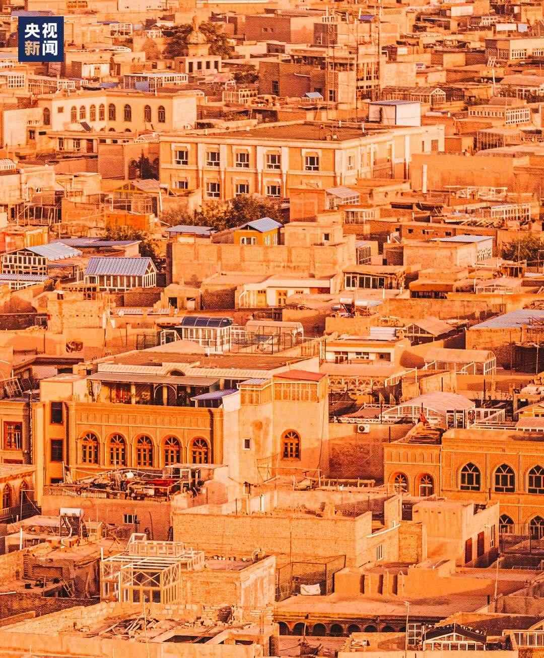 △喀什古城在天山和昆侖山的守護下，留住了千年前的樣子。