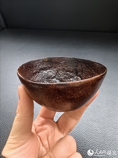 用橘子皮制成的碗。人民網(wǎng)記者 周雯攝