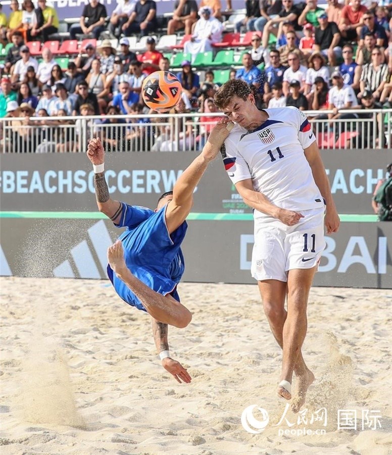 2月15日，意大利隊(duì)對陣美國隊(duì)。人民網(wǎng)塔里克·易卜拉欣攝