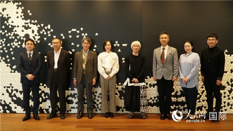 主辦方與嘉賓合影。人民網(wǎng) 蔣曉辰攝