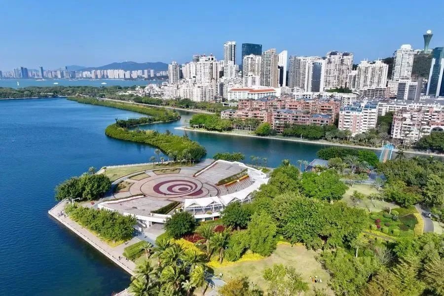 △1月24日，廈門(mén)筼筜湖白鷺洲公園及周邊城市景觀。