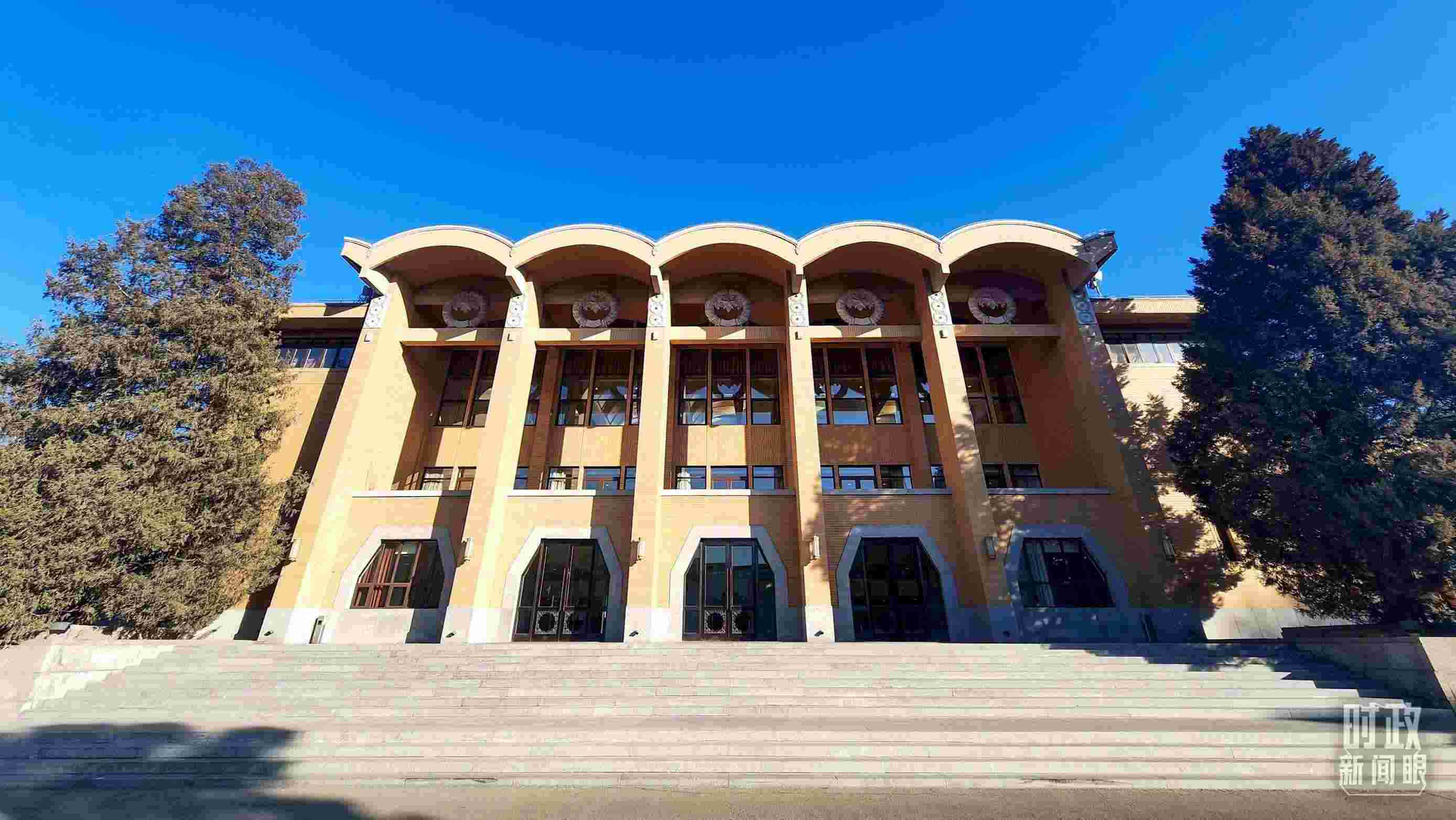 △2024年春季學期中央黨校（國家行政學院）中青年干部培訓班3月1日上午在中央黨校開班。（總臺央視記者劉琦拍攝）