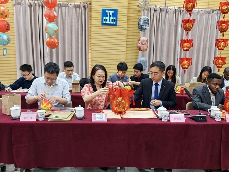 燈籠文化交流活動現(xiàn)場。中建國際中西非公司供圖