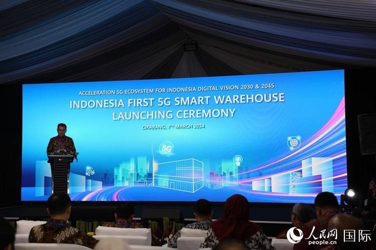 華為印尼CEO郭海龍在揭幕儀式發(fā)表講話。人民網(wǎng)記者 曹師韻攝