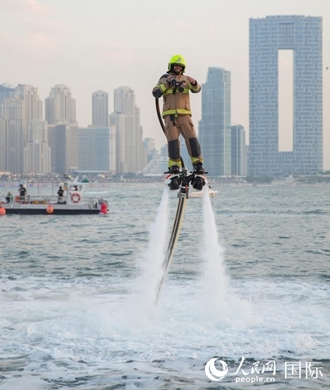 水上消防員。人民網(wǎng) 塔里克·易卜拉欣攝