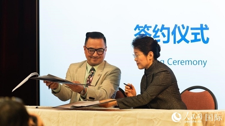 山東省圖書館與舊金山公共圖書館簽署合作協(xié)議。