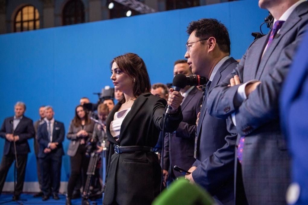 3月18日，在俄羅斯首都莫斯科，新華社記者向俄總統(tǒng)普京提問。新華社記者曹陽攝