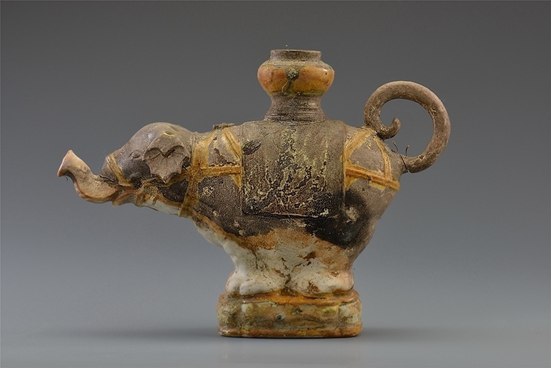 一號沉船出水的三彩象形持壺。中國文物報社供圖