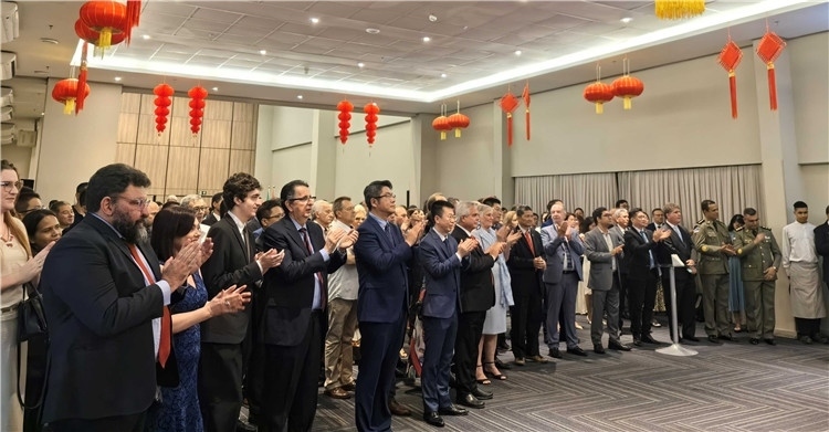 當?shù)貢r間3月27日，中國駐累西腓新任總領(lǐng)事蘭和平舉行到任招待會。圖為招待會現(xiàn)場。中國駐累西腓總領(lǐng)事館供圖