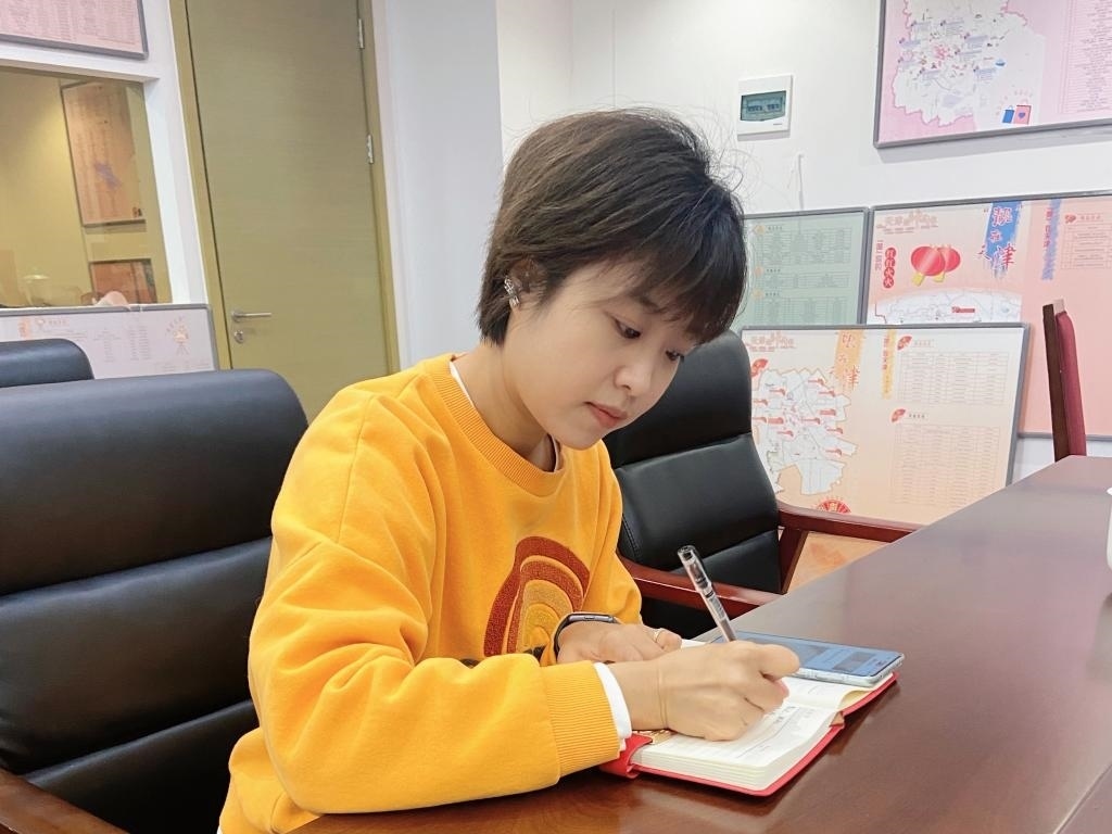 武麗潔在工作中。新華社發(fā)