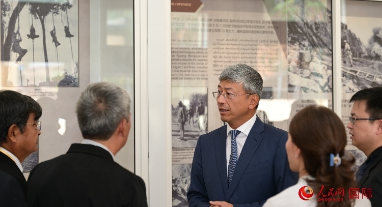 陳海大使了解中國遠征軍紀念館情況。人民網(wǎng)記者 謝佳君攝