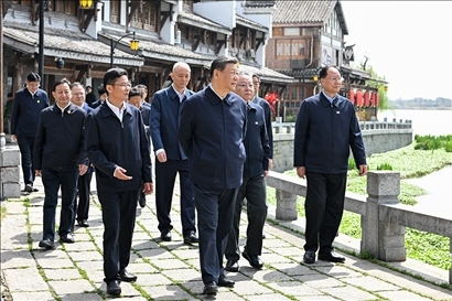 △2024年3月18日至21日，習近平總書記在湖南考察。這是19日上午，總書記在常德河街考察。