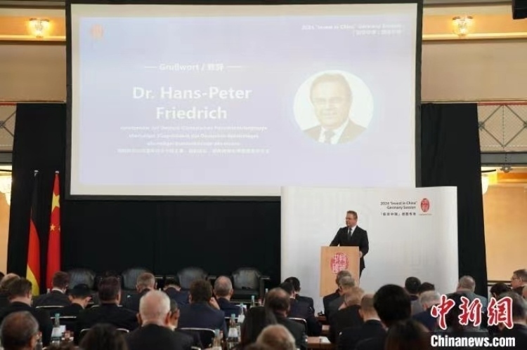 當(dāng)?shù)貢r(shí)間4月5日，由中國商務(wù)部主辦的“投資中國”德國專場推介活動(dòng)在斯圖加特市舉行。中新社記者 馬秀秀 攝