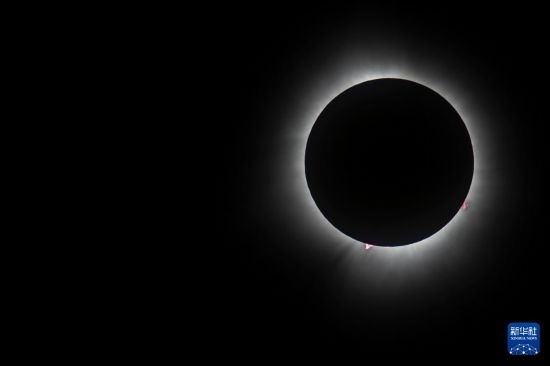 這是4月8日在美國紐約州普拉茨堡拍攝的日全食景觀。新華社發(fā)（文森特·約翰遜攝）
