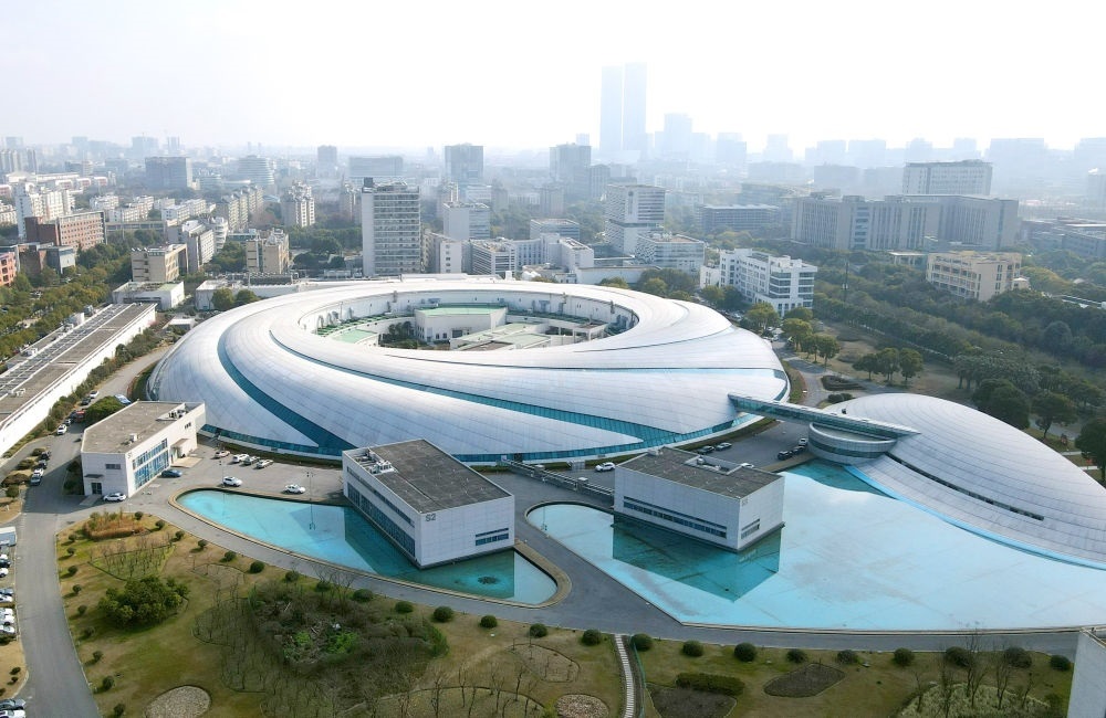 空中俯瞰位于上海張江科學城的上海光源（2024年2月27日攝，無人機照片）。