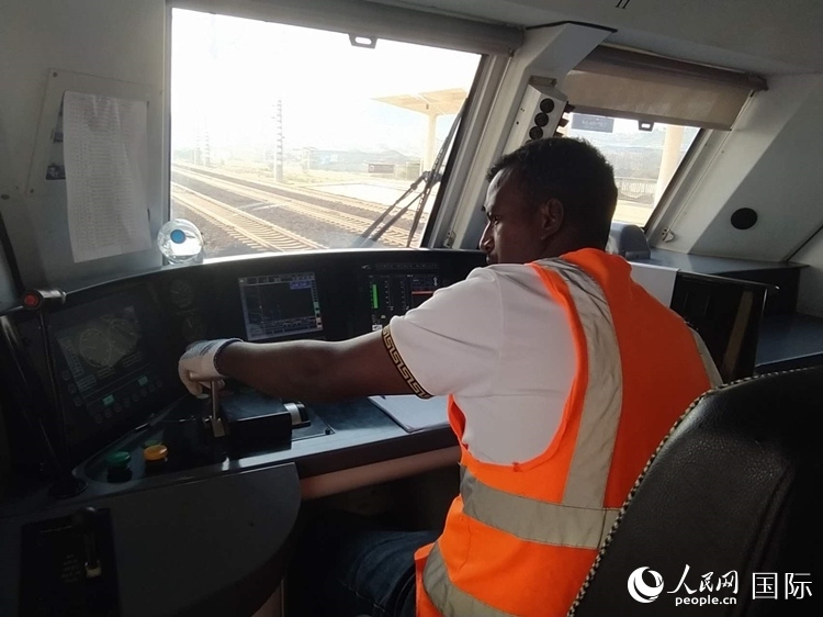 火車(chē)司機(jī)索博卡。人民網(wǎng)記者 黃培昭攝