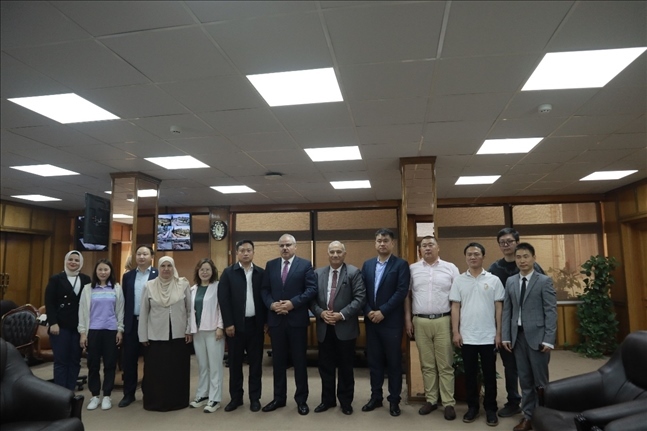 活動(dòng)現(xiàn)場(chǎng)合影。蘇伊士運(yùn)河大學(xué)孔子學(xué)院供圖