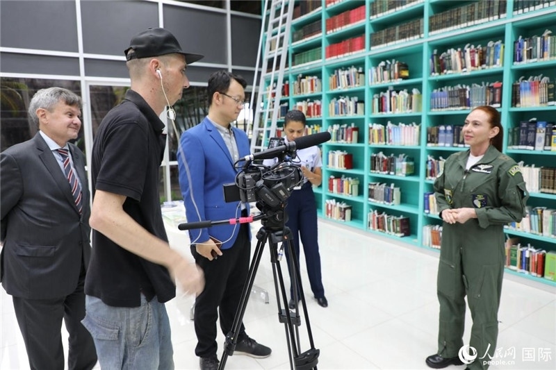 巴西高等防務學院院長卡拉·利里奧·馬丁斯接受了人民網(wǎng)的視頻采訪。 人民網(wǎng)記者 陳一鳴攝