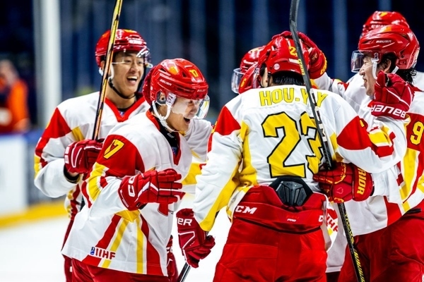 中國隊球員慶祝進球。圖片來源：國際冰聯(lián)