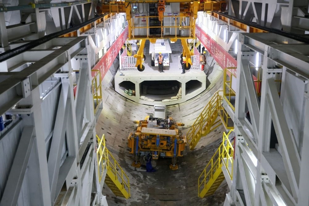 2024年2月16日，中鐵十四局集團(tuán)的建設(shè)者在京唐城際鐵路運(yùn)潮減河隧道施工。新華社記者 邢廣利 攝