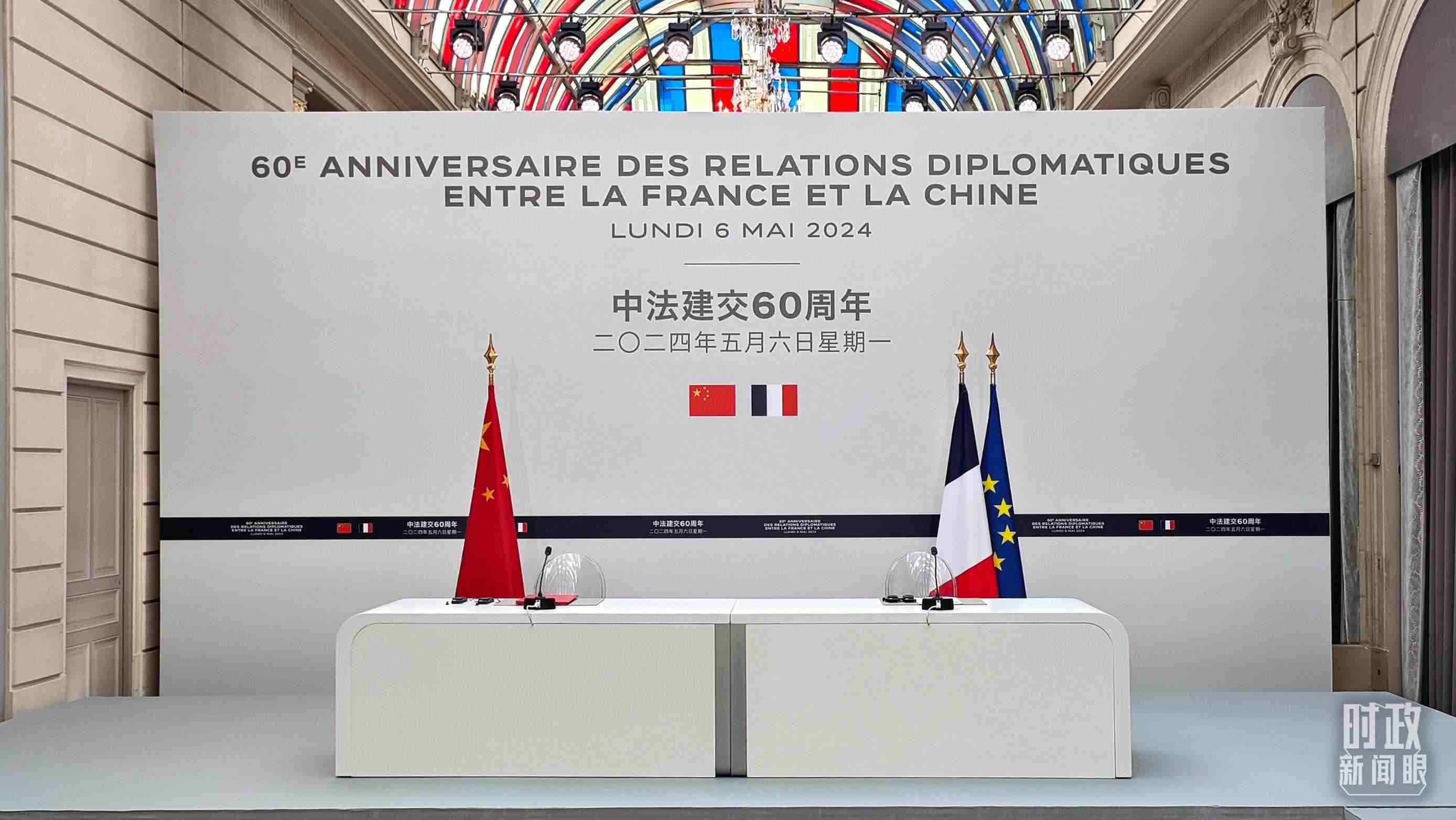 △習(xí)主席在巴黎愛麗舍宮同馬克龍總統(tǒng)會談后共同會見記者，這是會見開始前的現(xiàn)場。（總臺央廣記者劉會民拍攝）