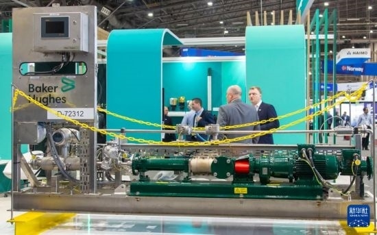 這是5月6日在美國(guó)休斯敦國(guó)際海洋油氣技術(shù)大會(huì)及設(shè)備展上拍攝的展示的裝備。新華社發(fā)（勞承躍攝）