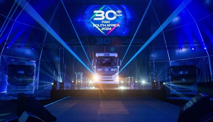 新一代旗艦車型JH6 550馬力牽引亮相。圖片來源：一汽解放