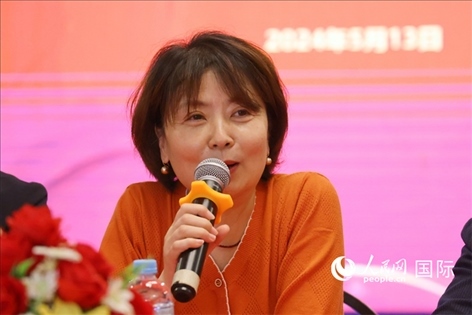 陜西省歸國(guó)華僑聯(lián)合會(huì)黨組成員、副主席兼秘書(shū)長(zhǎng)尚小紅在座談會(huì)上致辭。人民網(wǎng)記者 陳海琪攝