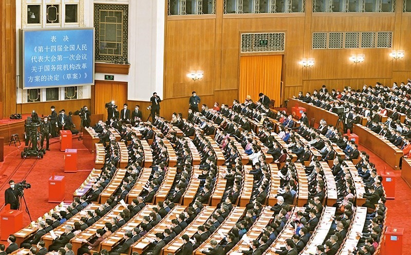 2023年3月10日，十四屆全國人大一次會議在北京人民大會堂舉行第三次全體會議，表決通過了關(guān)于國務(wù)院機構(gòu)改革方案的決定。圖為會議現(xiàn)場。 新華社記者 岳月偉/攝