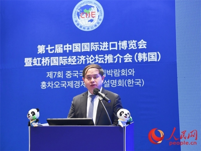 中國銀行首爾分行副行長褚?guī)h發(fā)言。人民網(wǎng) 程安康攝