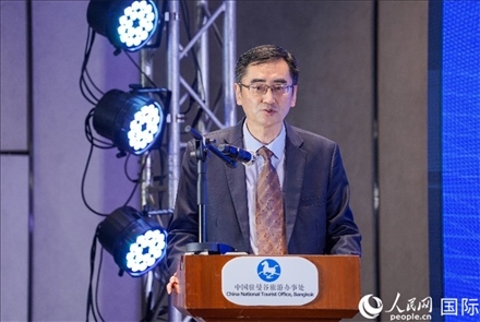 曼谷中國文化中心兼中國駐曼谷旅游辦事處主任闕小華發(fā)表演講。（普拉維攝）