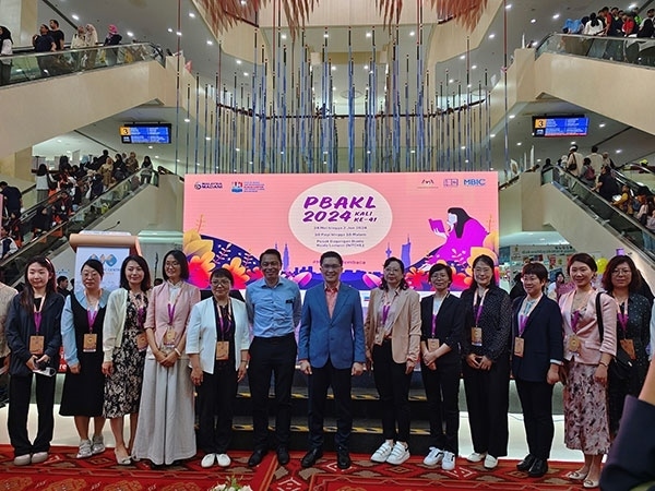 5月24日，在吉隆坡國際書展期間舉辦的中馬贈(zèng)書儀式。中國圖書進(jìn)出口（集團(tuán)）有限公司供圖