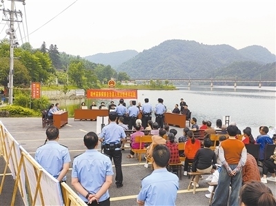 庭審現(xiàn)場(chǎng)。