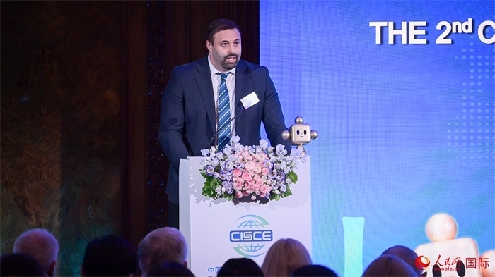 英國(guó)48家集團(tuán)俱樂(lè)部主席杰克·佩里致辭。人民網(wǎng) 郭錦標(biāo)攝