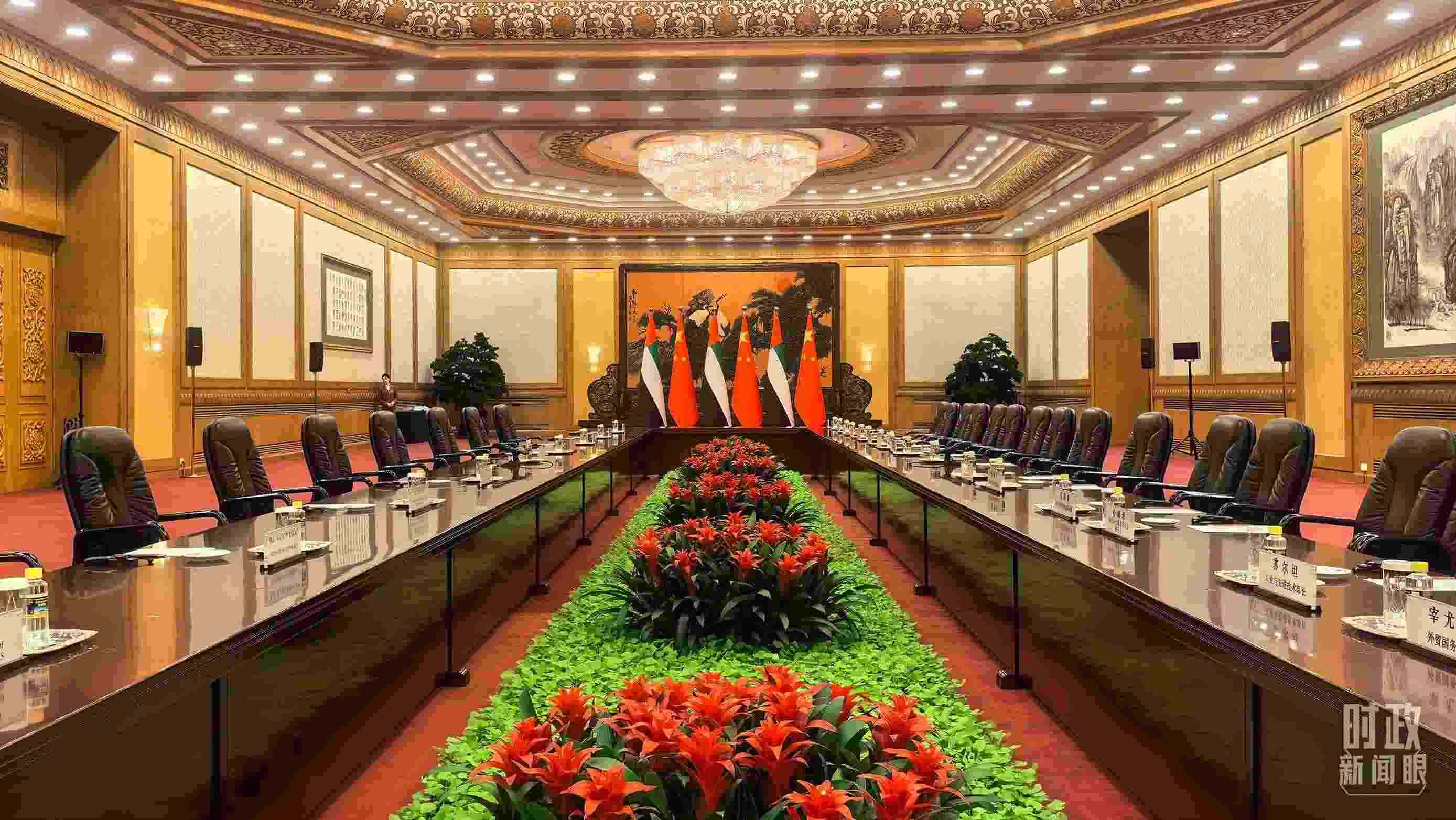 △5月30日下午，習(xí)近平主席同阿聯(lián)酋總統(tǒng)穆罕默德會(huì)談。這是會(huì)談開始前的現(xiàn)場(chǎng)。（總臺(tái)央視記者鄂介甫拍攝）