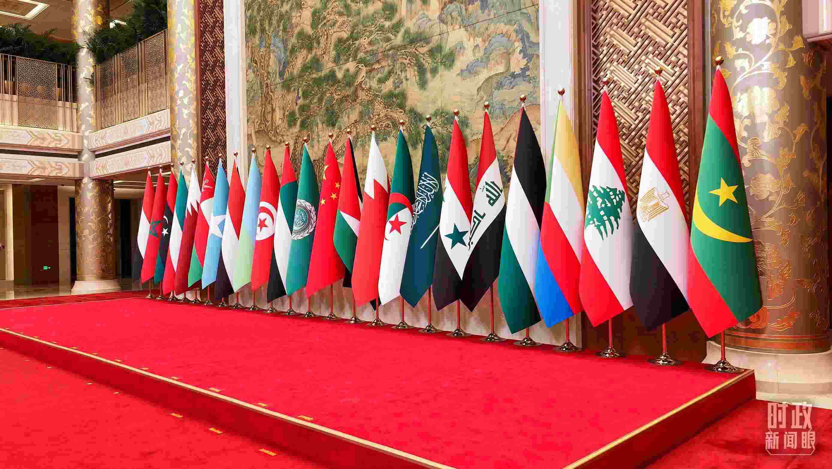 △會(huì)議現(xiàn)場(chǎng)的旗陣。（總臺(tái)央廣記者馬喆拍攝）