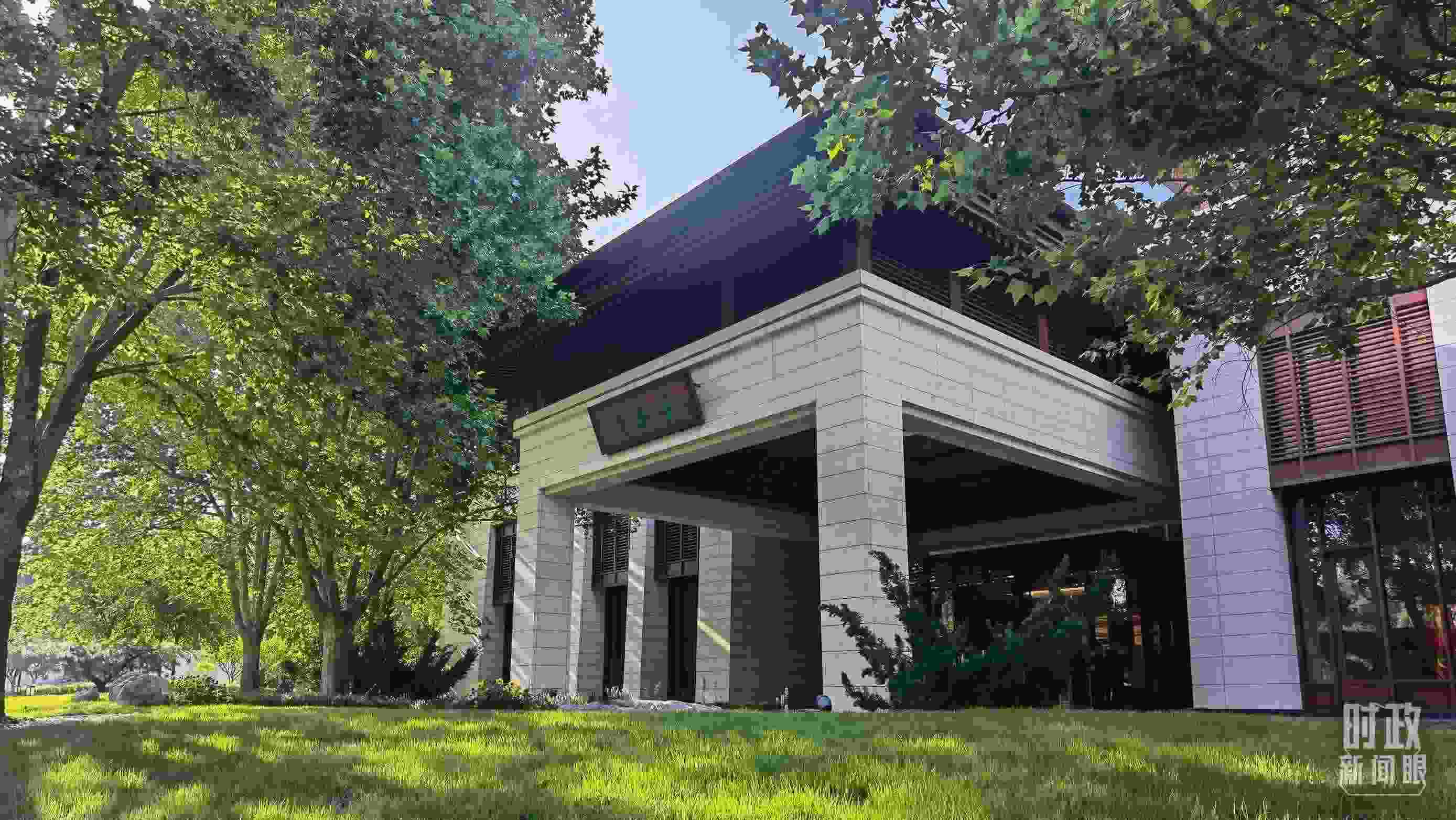 △釣魚臺(tái)芳華苑。（總臺(tái)央視記者石丞拍攝）