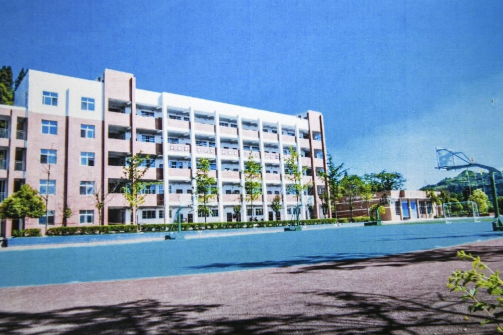 建成之初的之江小學教學樓（資料照片翻拍）。