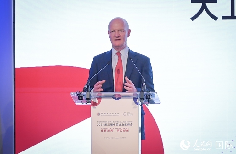 英國前負(fù)責(zé)大學(xué)與科研事務(wù)的國務(wù)大臣、英國皇家學(xué)會(huì)院士大衛(wèi)·威利茨致辭。人民網(wǎng) 郭錦標(biāo)攝