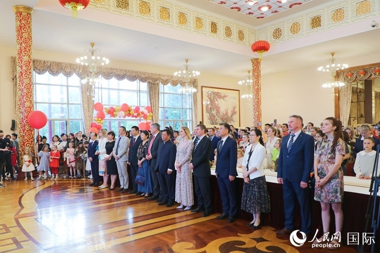 中國駐俄羅斯使館“六·一”兒童節(jié)大型招待會活動現(xiàn)場。人民網(wǎng)記者 隋鑫攝